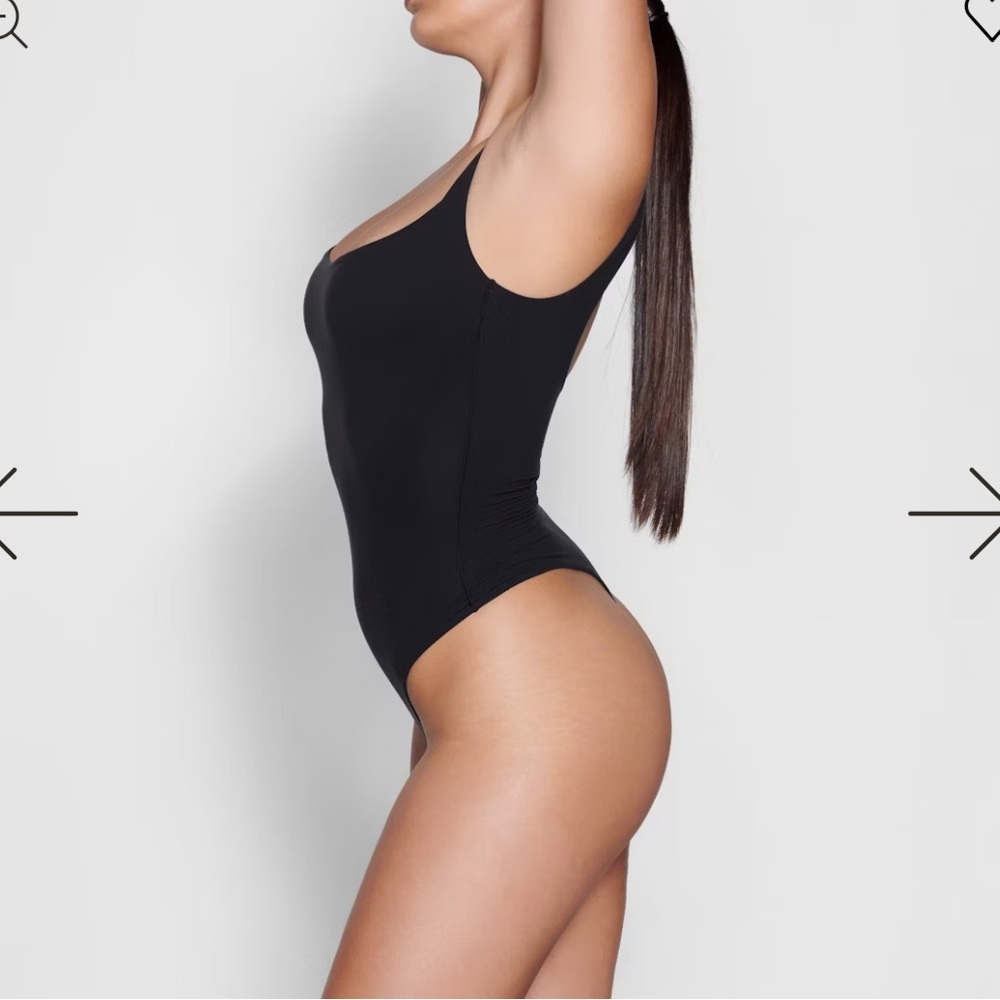 SKIMS Fits Everybody Square Neck BodySuit in Black Size XL